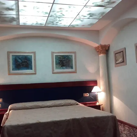 埃尔瑟斯尼酒店 酒店 萨拉戈萨